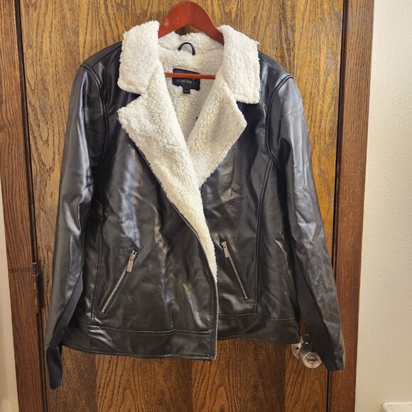 Torrid Size 3 v(22/24W) Faux Leather Sherpa Lined Moto Jacket NWT - Picture 5 of 14